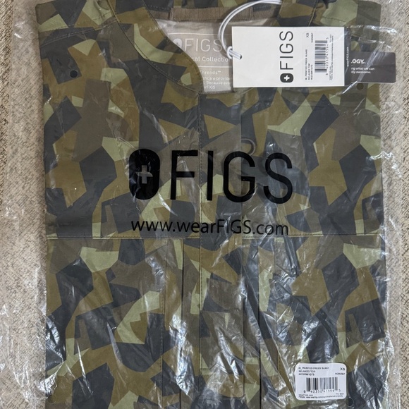 Figs Camo FREEX Blake Relaxed Top - Picture 1 of 3